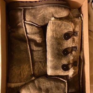 UGG Bailey Button Triple Bomber